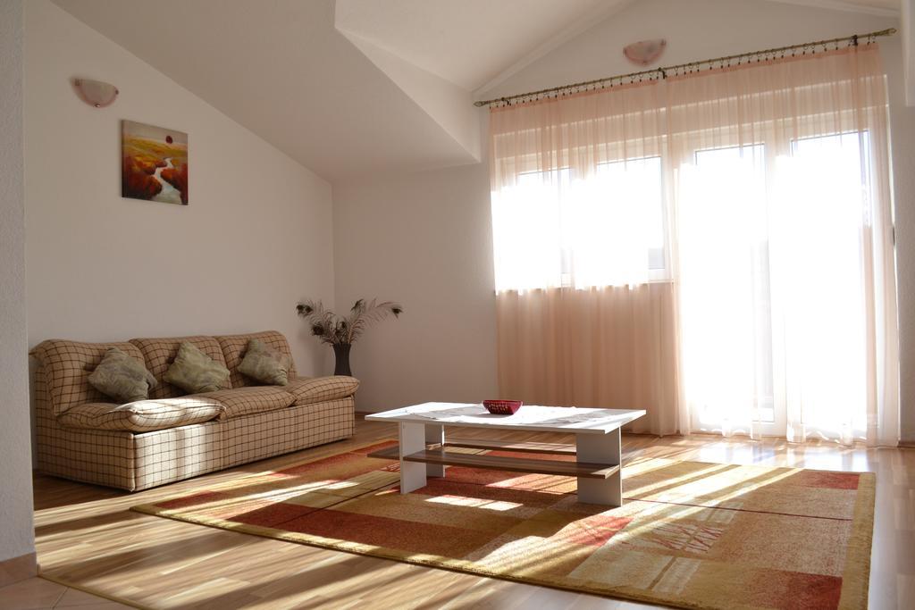 Trilj Apartman Jurika Экстерьер фото