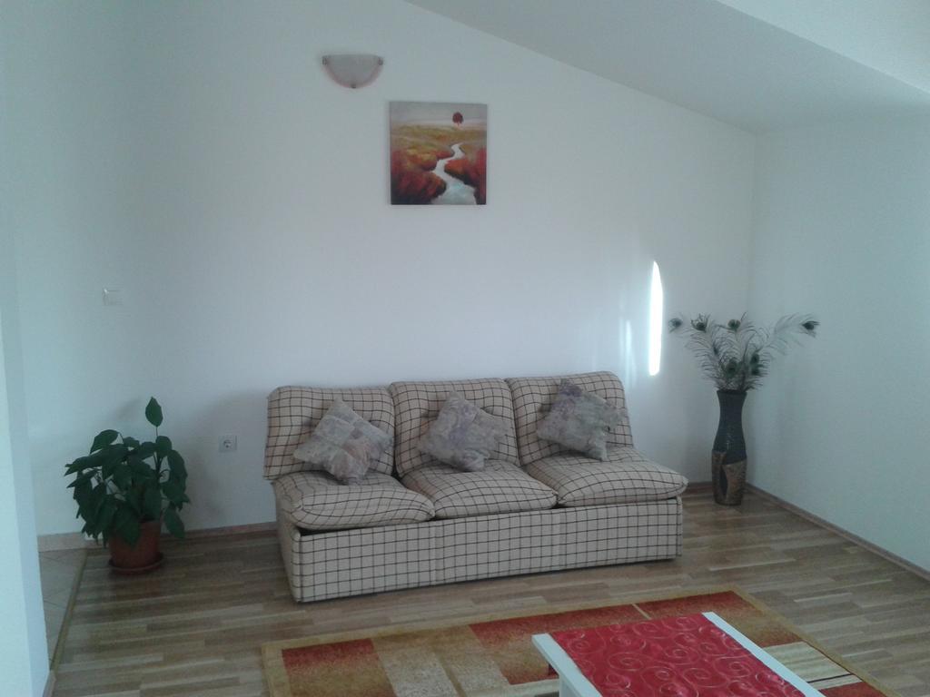 Trilj Apartman Jurika Экстерьер фото